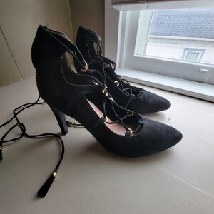 Tamaris, Black suede wrap pump, Size 40 (81/2-9)